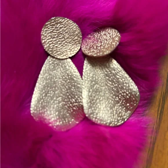 Earrings - Picture 1 of 6